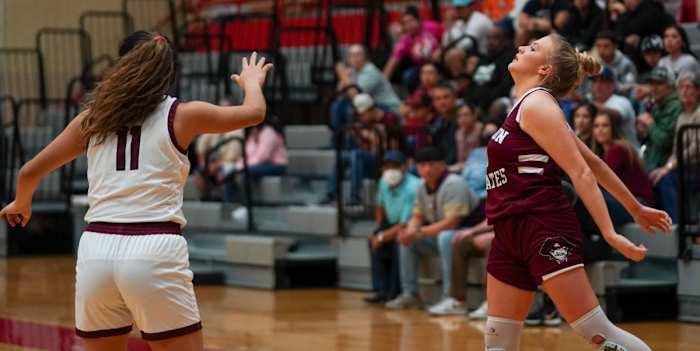 mathis-london-girls-basketball-playoffs00037